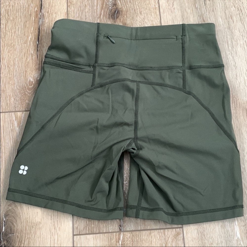 Sweaty Betty Power 6" Biker Shorts Green - Picture 6 of 6